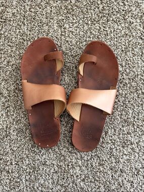Beek Finch Sandals. Rose gold and Brown